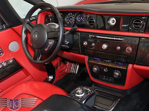 Used 2017 Rolls-Royce Phantom Drophead Coupe RWD image 25