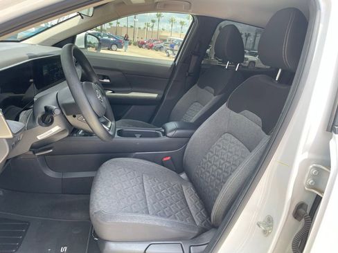 Certified 2025 Nissan Kicks SV FWD image 10