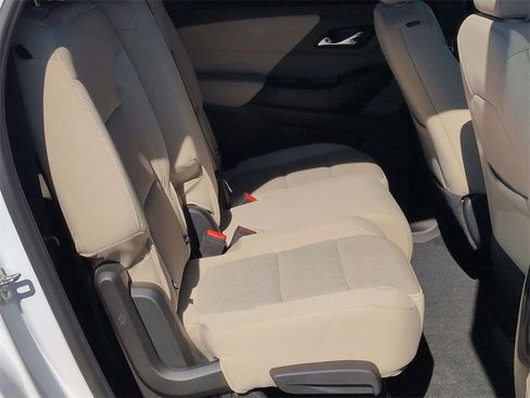 Certified 2023 Chevrolet Traverse LS image 24