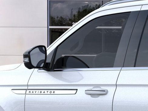 New 2026 Lincoln Navigator Premiere AWD/4WD image 20