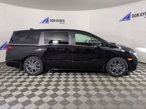 Used 2025 Honda Odyssey Touring image 10