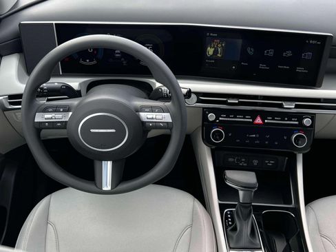 New 2026 Hyundai Tucson SEL image 17