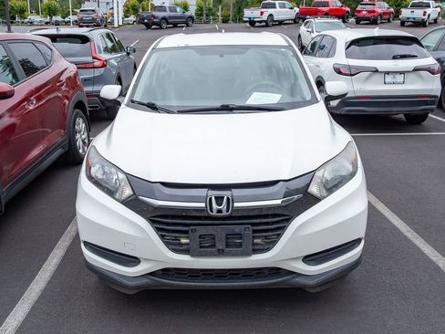 Used 2016 Honda HR-V LX image 2