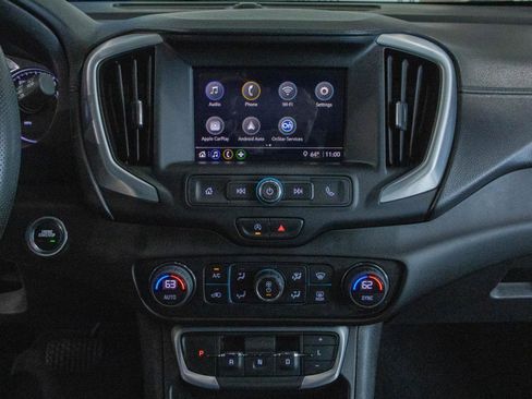 Used 2022 GMC Terrain SLE w/ Driver Convenience Package image 4