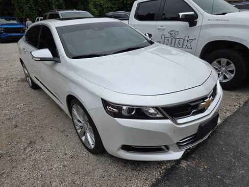 Used 2017 Chevrolet Impala Premier w/ Enhanced Convenience Package FWD image 3