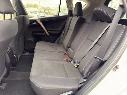 Used 2018 Toyota RAV4 XLE FWD image 17