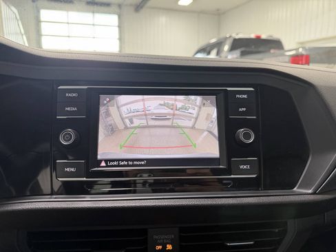 Used 2022 Volkswagen Jetta SE FWD image 13