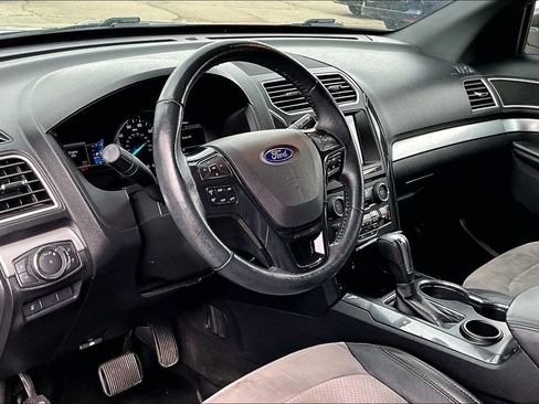 Used 2017 Ford Explorer XLT w/ Equipment Group 202A FWD image 13
