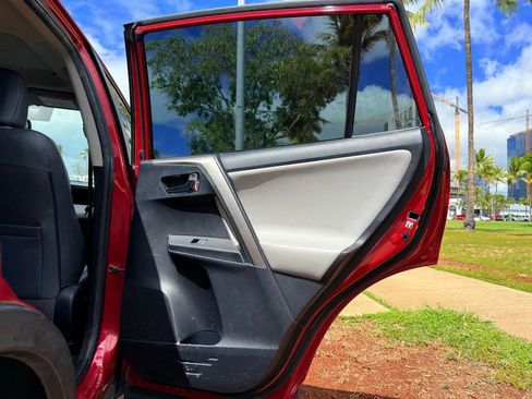 Used 2014 Toyota RAV4 Limited image 16