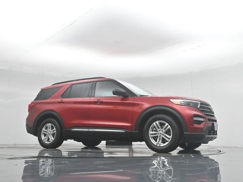 Certified 2023 Ford Explorer XLT w/ Equipment Group 202A image 4