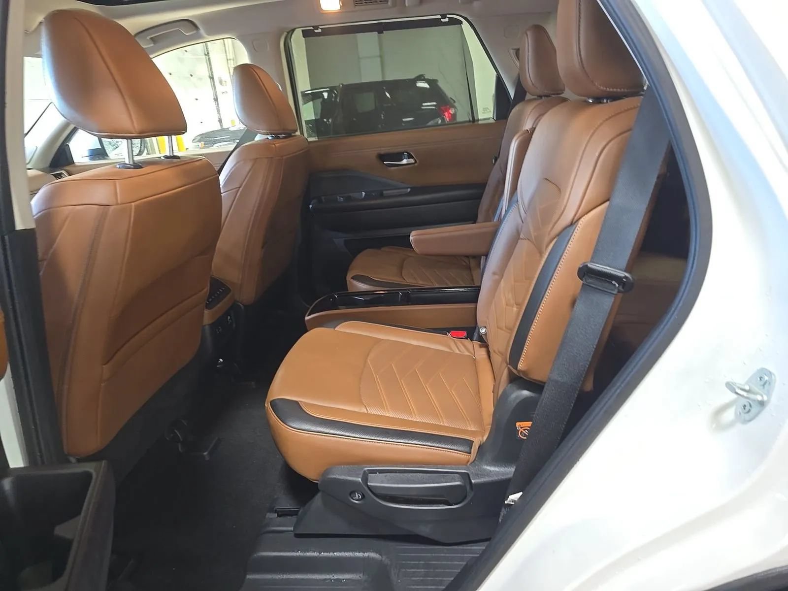 Used 2024 Nissan Pathfinder Platinum AWD/4WD image 19