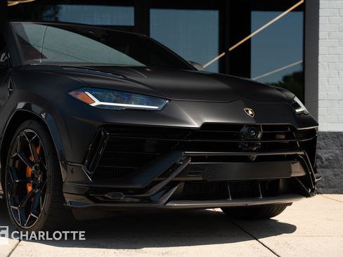 Used 2023 Lamborghini Urus Performante AWD/4WD image 2