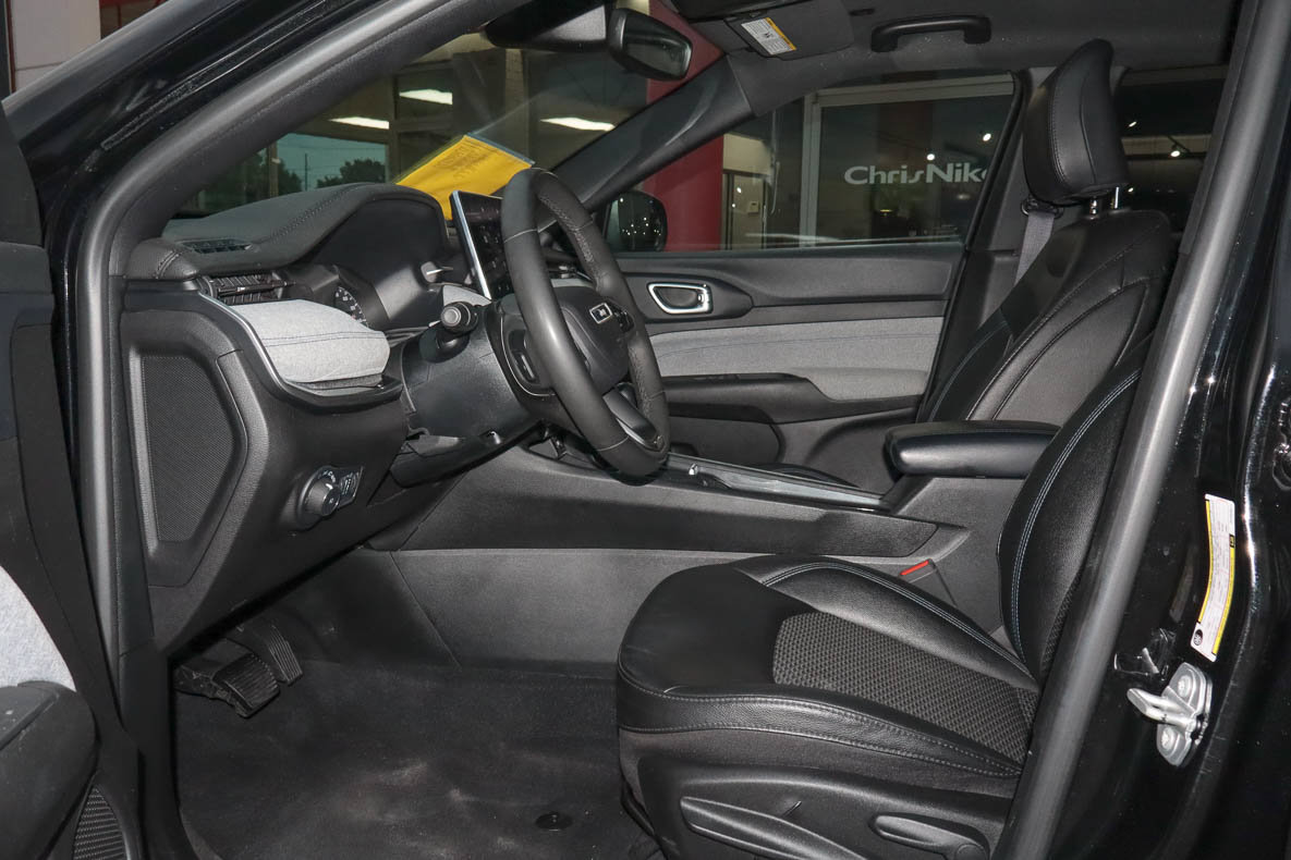 Used 2024 Jeep Compass Latitude AWD/4WD image 7