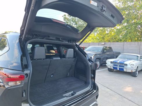 Used 2025 Toyota Highlander XSE AWD/4WD image 36