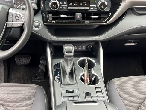 Used 2023 Toyota Highlander L image 13