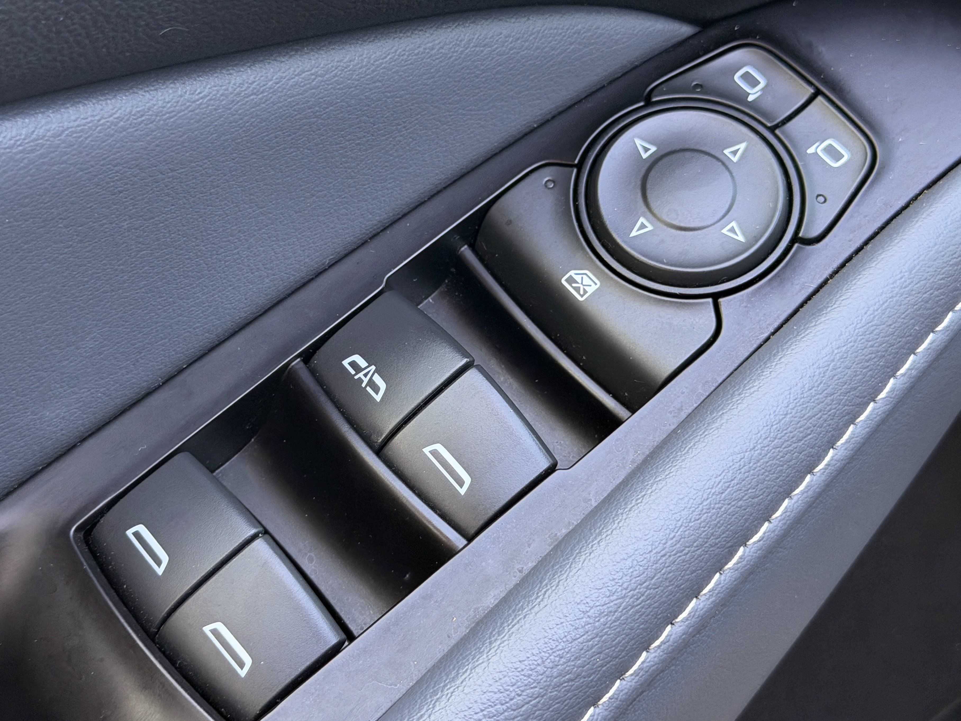 Used 2020 Buick Enclave Essence FWD image 5