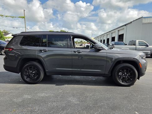 Used 2025 Jeep Grand Cherokee L Altitude AWD/4WD image 6