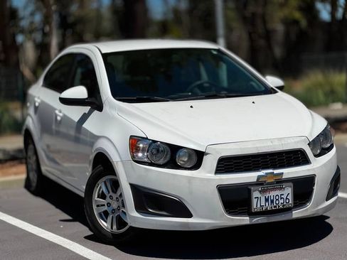 Used 2015 Chevrolet Sonic LT FWD image 2