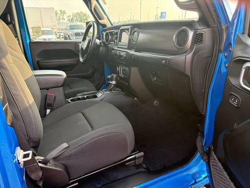 Used 2021 Jeep Wrangler Sport AWD/4WD image 9