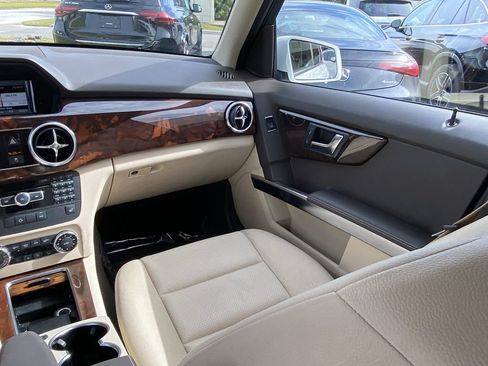 Used 2013 Mercedes-Benz GLK 350 4MATIC image 3