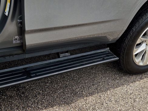 Used 2023 Chevrolet Tahoe Premier RWD image 9