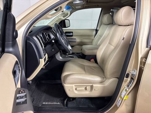 Used 2017 Toyota Sequoia Limited w/ Safety & Convenience Package AWD/4WD image 28