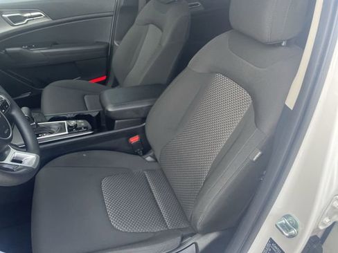 Used 2025 Kia Sportage LX FWD image 17