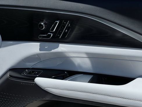 New 2025 Cadillac Lyriq Luxury image 25