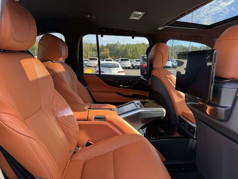 Used 2024 Lexus LX 600 4WD w/ Ultra Luxury Package image 16