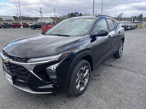 New 2026 Chevrolet Trax LT w/ Driver Confidence Package FWD image 3