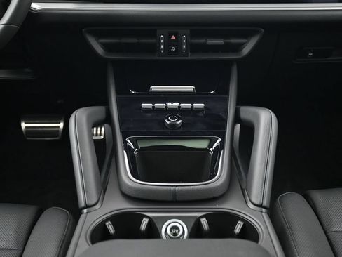 Used 2026 Porsche Cayenne AWD/4WD image 10