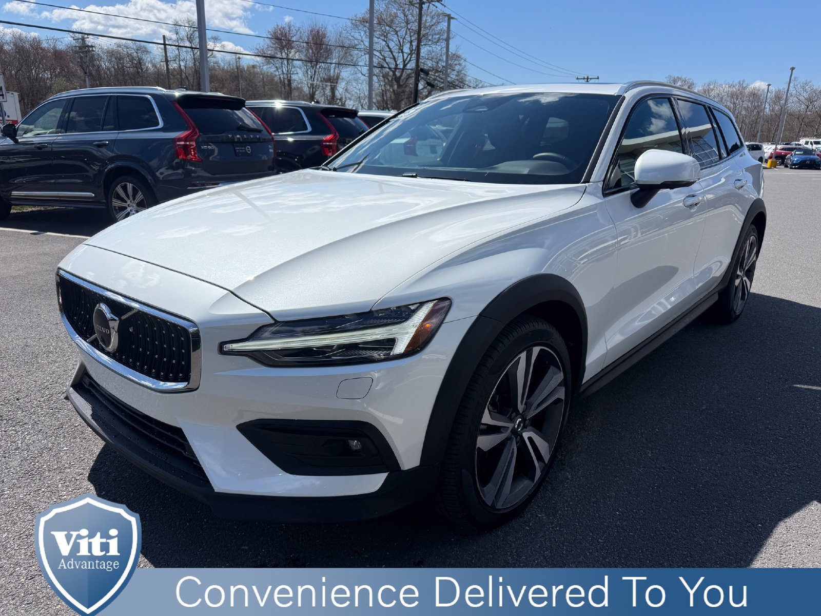 Certified 2025 Volvo V60 B5 Cross Country Plus AWD/4WD image 4