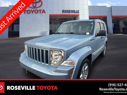 Used 2012 Jeep Liberty Sport image 1