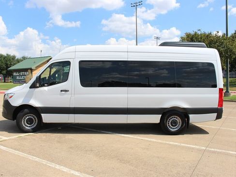 Used 2025 Mercedes-Benz Sprinter 2500 image 2
