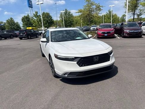 Used 2023 Honda Accord Touring image 4