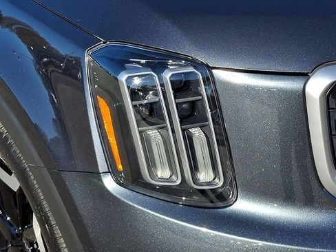 Used 2024 Kia Telluride EX w/ EX Captain's Chair Package image 11