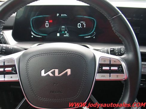 Used 2025 Kia Telluride S AWD/4WD image 16