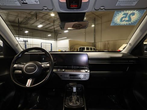 Used 2025 Hyundai Kona SEL image 28