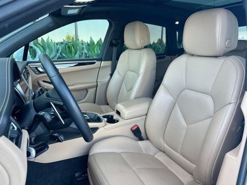 Used 2023 Porsche Macan S AWD/4WD image 5
