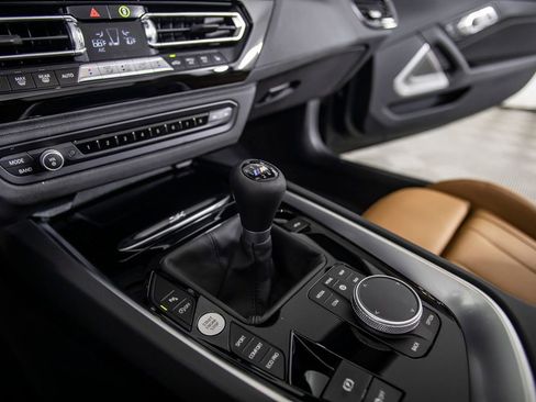 Used 2025 BMW Z4 M40i w/ Edition image 36