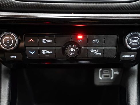 Used 2023 Jeep Compass Latitude AWD/4WD image 19
