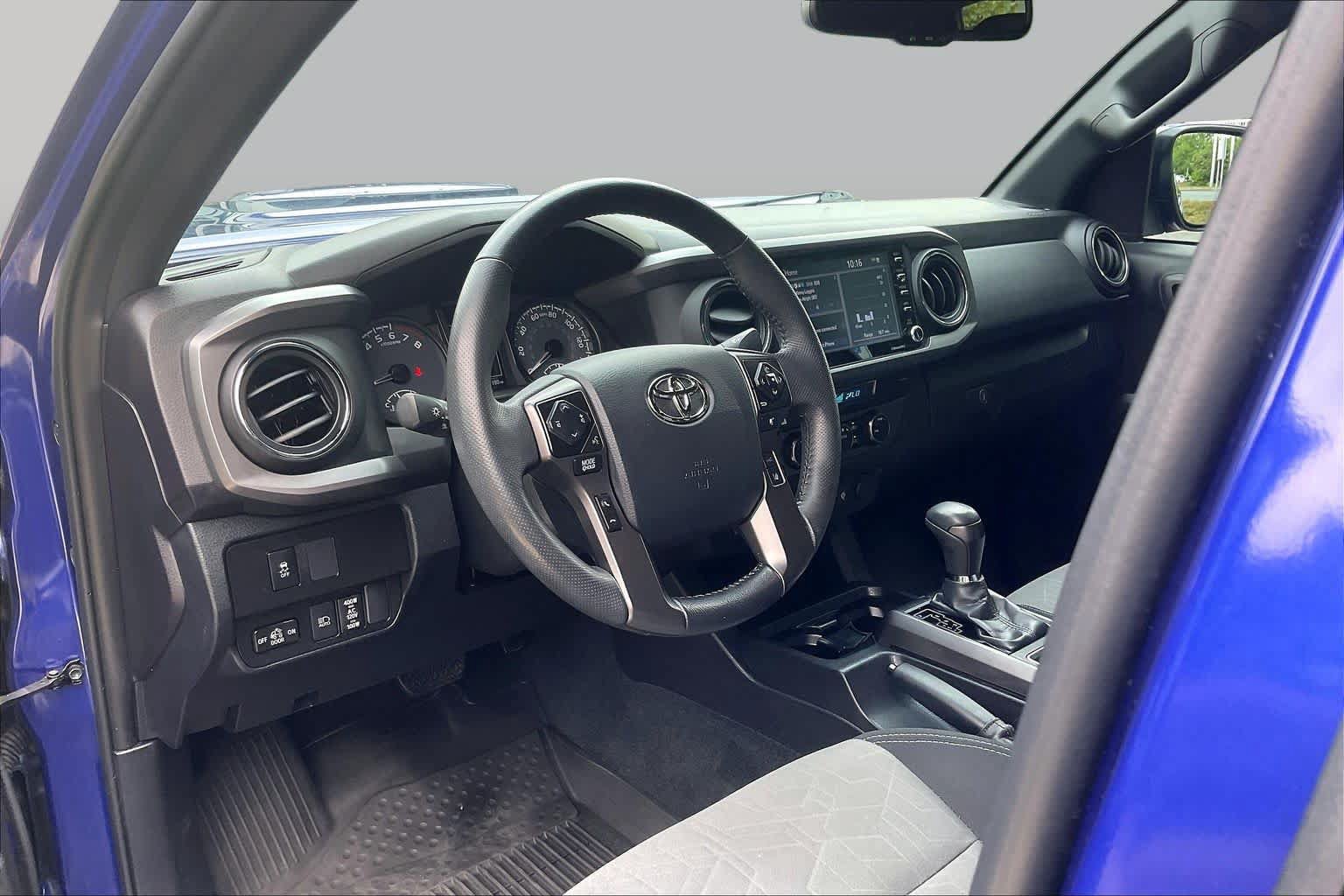 Used 2023 Toyota Tacoma TRD Sport w/ Technology Package AWD/4WD image 17