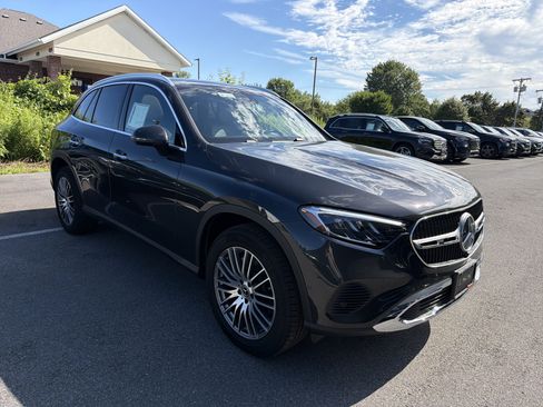Used 2026 Mercedes-Benz GLC 300 4MATIC image 2
