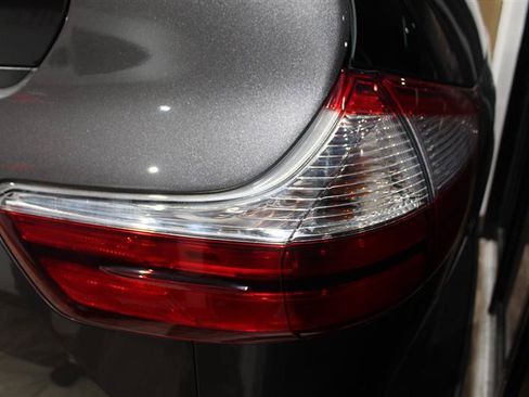 Used 2017 Toyota Sienna XLE w/ XLE Navigation Package FWD image 11