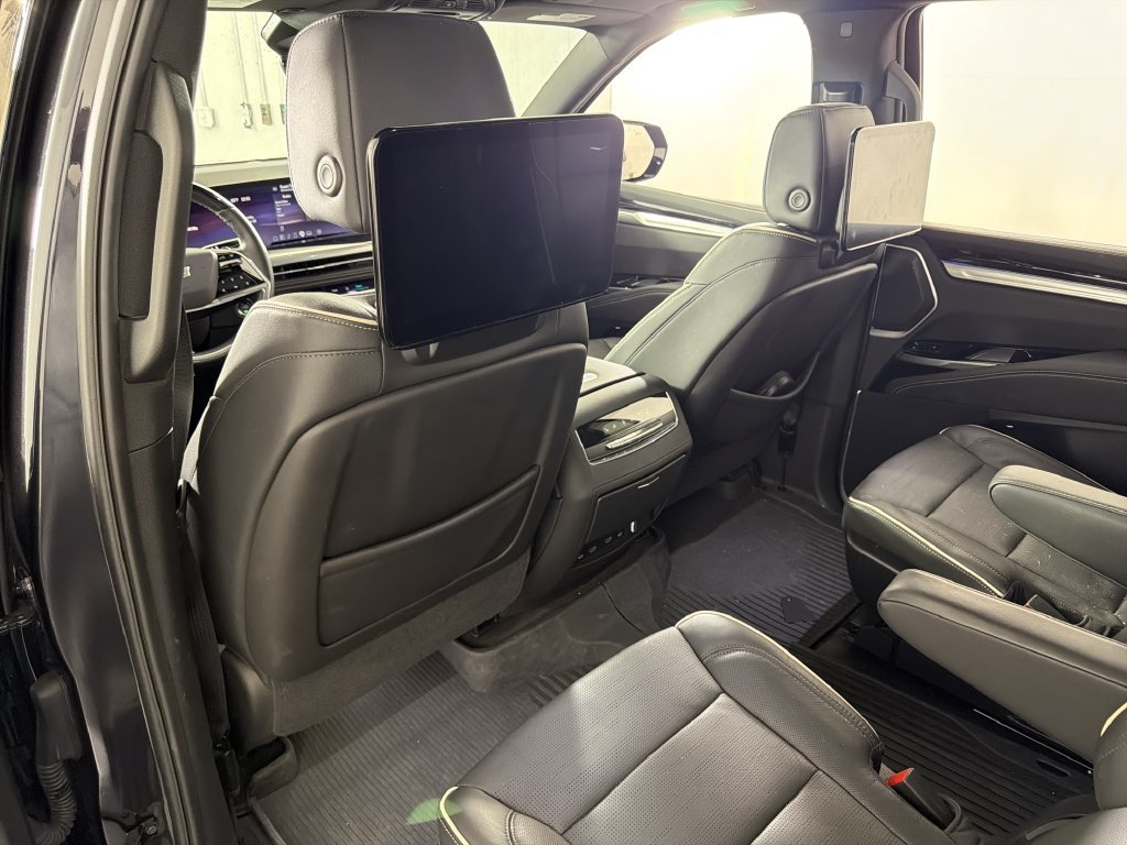 Used 2025 Cadillac Escalade Sport w/ Touring Package AWD/4WD image 32