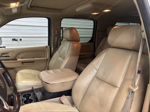Used 2011 Cadillac Escalade ESV Premium image 13