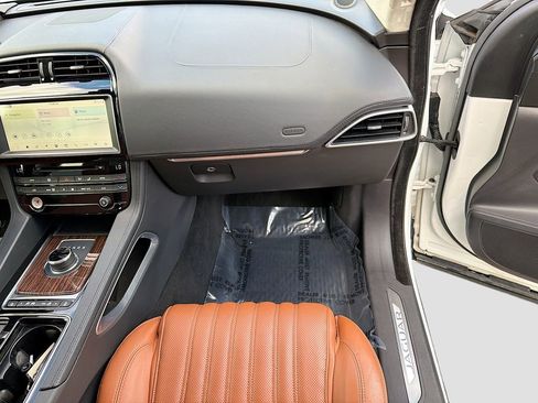 Used 2018 Jaguar F-PACE Portfolio image 18