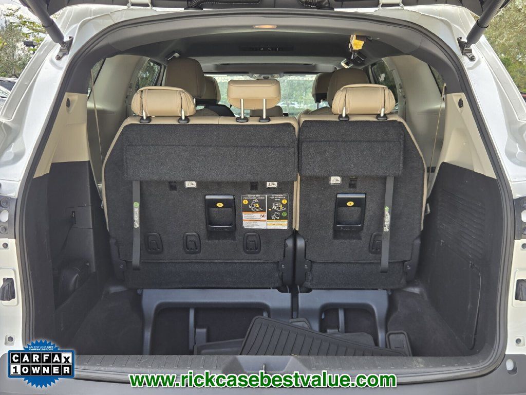 Used 2024 Toyota Sienna XLE FWD image 15