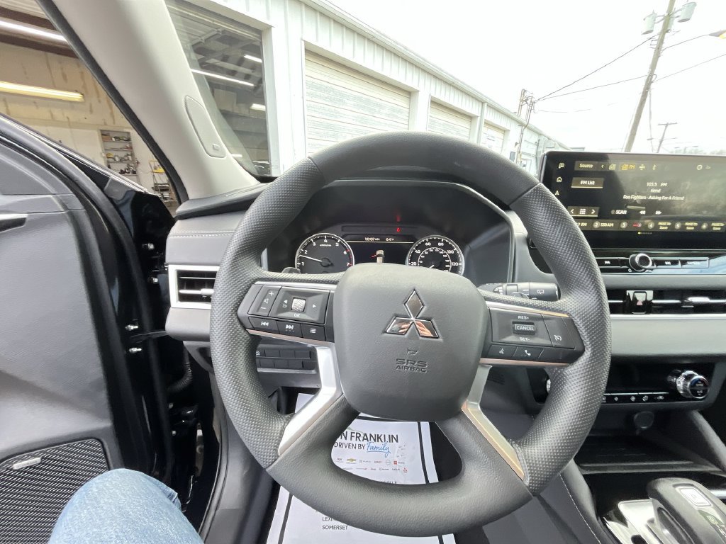 New 2026 Mitsubishi Outlander ES FWD image 14
