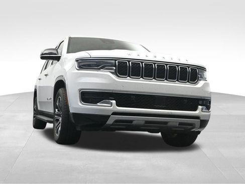 Used 2024 Jeep Wagoneer L Series II w/ Flexible Seating Group AWD/4WD image 16